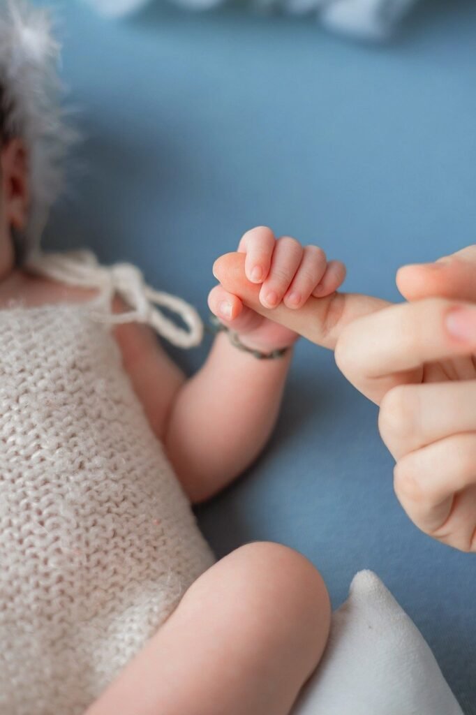 newborn, baby, baby hand, hand holding, motherhood, love, softness, bonding, tenderness, family, baby skin, cuteness, closeness, touch, baby clothing, care, sensuality, wrinkles, colors, mother and child